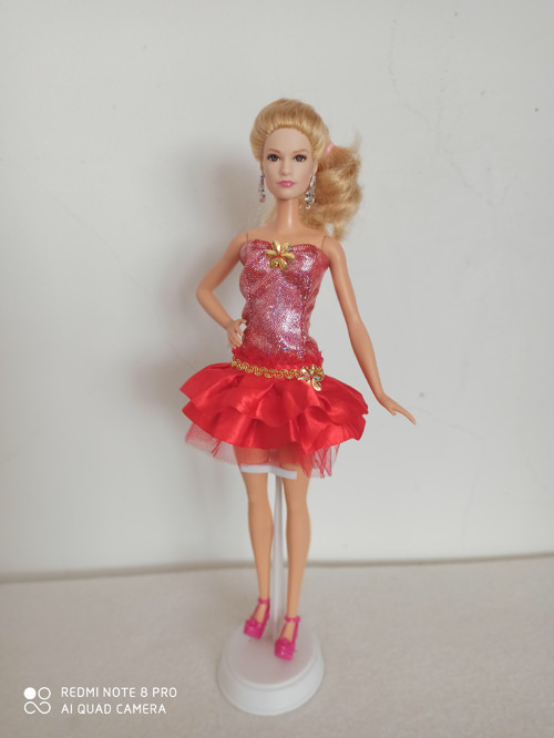 Šaty pro Barbie — foto 1