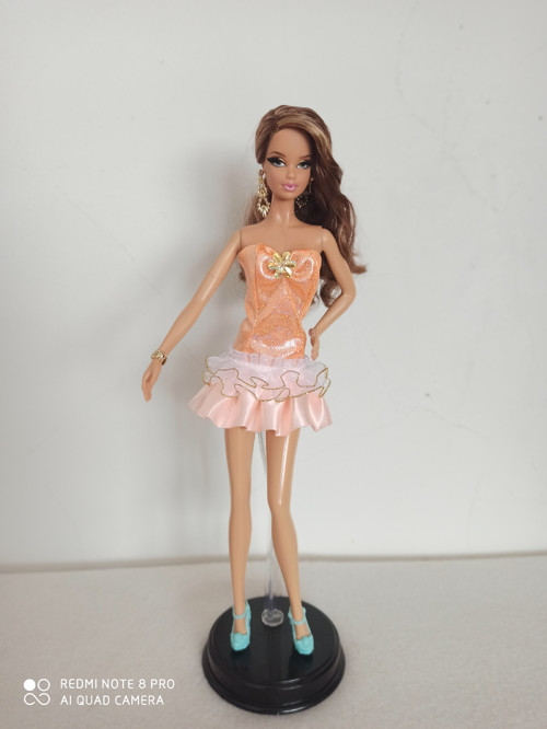 Šaty pro Barbie — foto 1