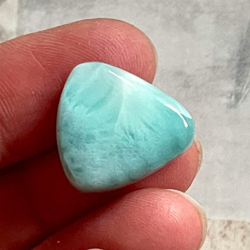 Larimar kabošon freeform / 19x18x4,5mm 14,55Ct.