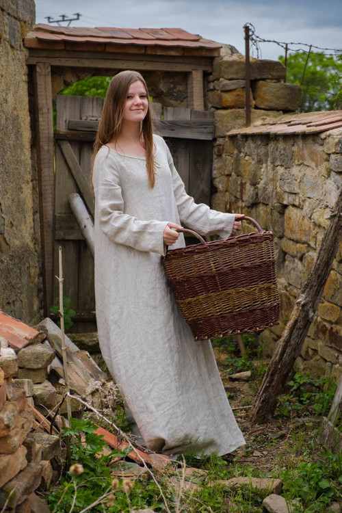 Nenápadně nápadná - lněné šaty — foto 1