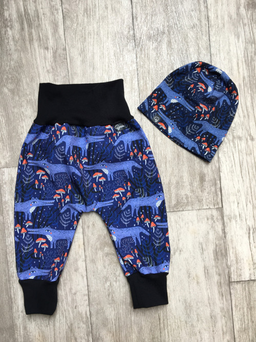 Rostoucí softshellky s čepkou - vlci 74/80 — foto 1