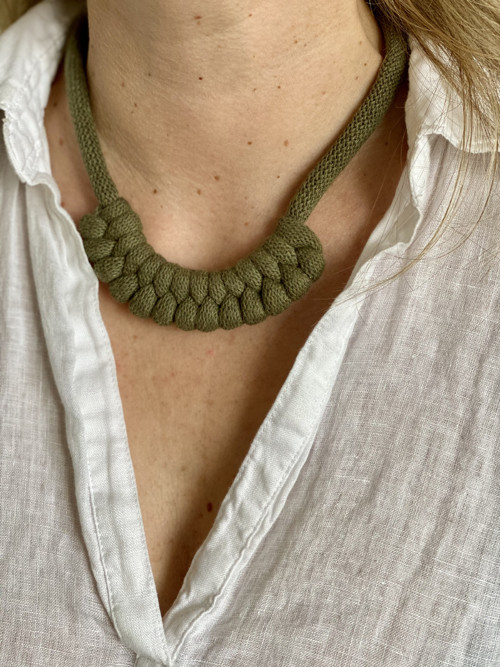 Šňůrový náhrdelník “Macrame”