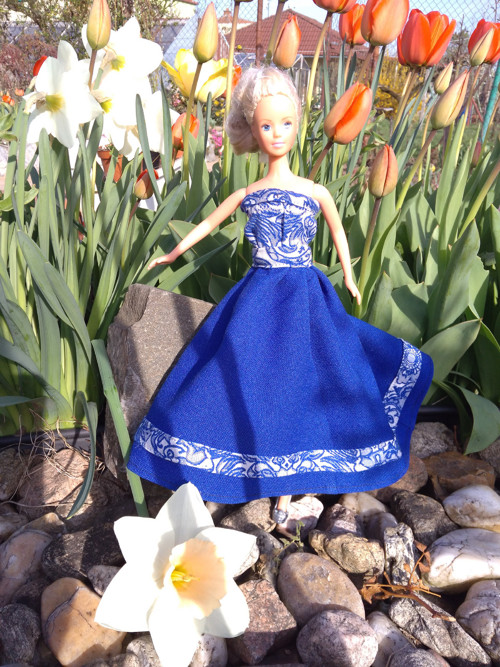 Šaty pro Barbie - KRÁLOVSKY MODRÉ — foto 1