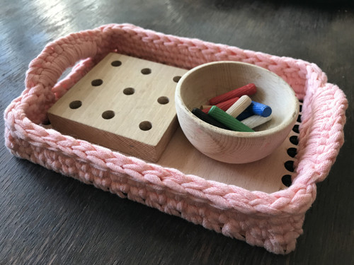 Malý tácek pro montessori aktivity