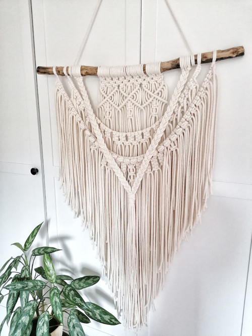 Macrame dekorace v krémové barvě — foto 1