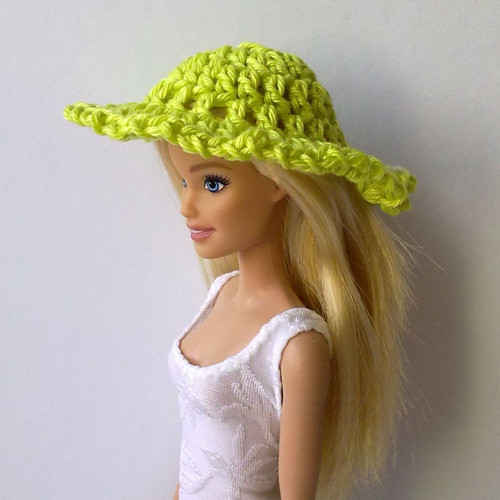Oblečky pro Barbie - klobouček — foto 1