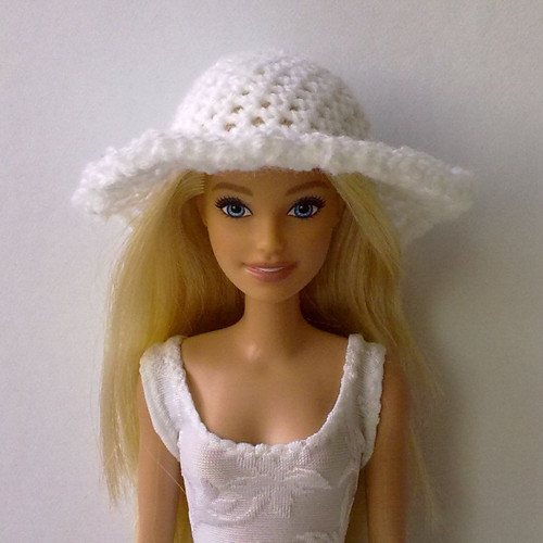 Oblečky pro Barbie - klobouček — foto 1