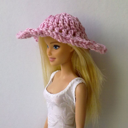 Oblečky pro Barbie - klobouček — foto 1