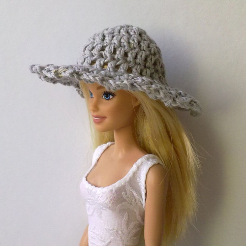 Oblečky pro Barbie - klobouček — foto 1