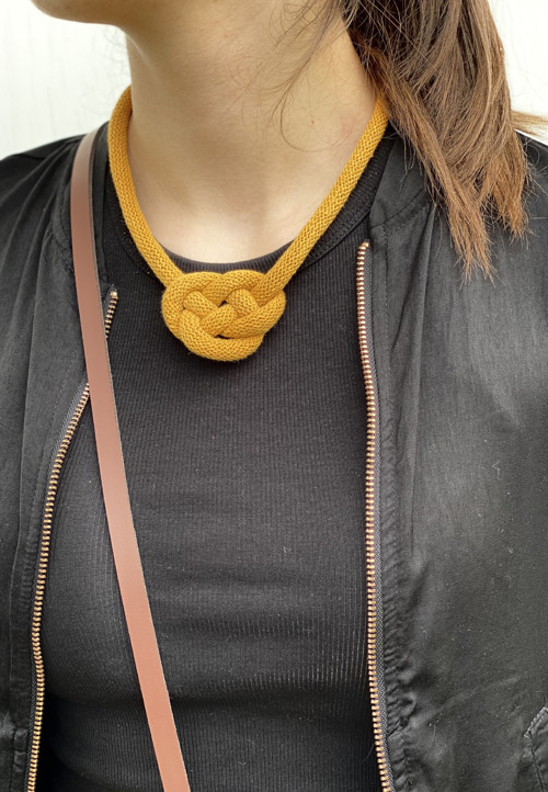 Šňůrový náhrdelník “Macrame uzel ”