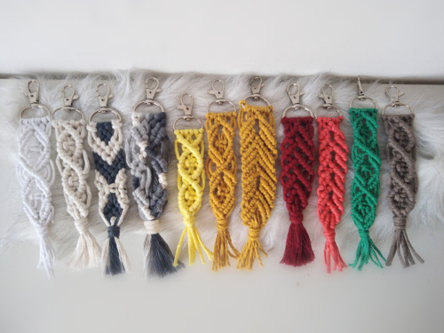 Macramé přívěsky 17-21 cm