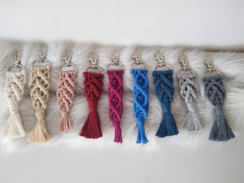 Macramé přívěsky 13-15 cm