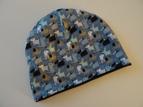 Dvojitá čepička s malými pejsky