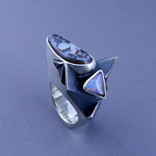 Grim V (opal) — foto 1