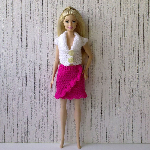 Oblečky pro Barbie - triko, sukně — foto 1