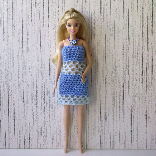 Oblečky pro Barbie - šaty, náhrdelník — foto 1