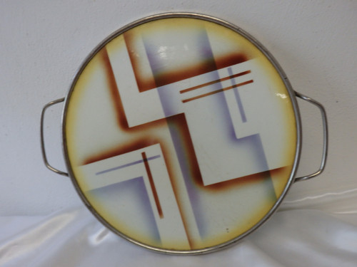 Porcelánový tác v kovovém rámečku