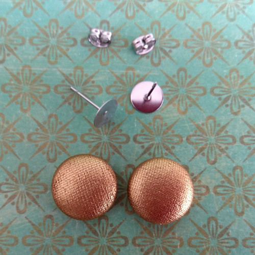 Diy sada - button náušnice zlaté — foto 1