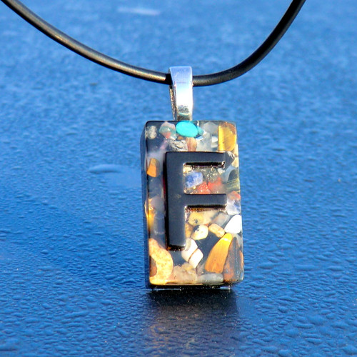 Orgonit Amulet * Mix drahokamů písmeno * F *