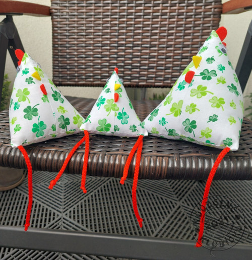 Slepička sedící vysoká 16 cm JETELÍČKOVÁ