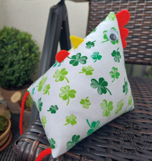 Slepička sedící vysoká 13 cm JETELÍČKOVÁ