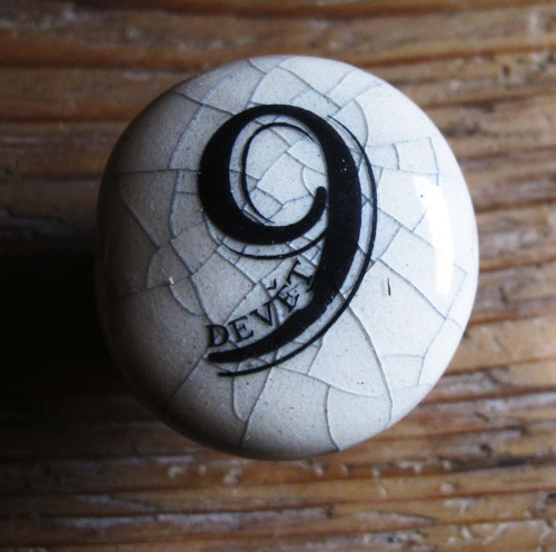 Keramický úchyt č. 9 ze série Numbers