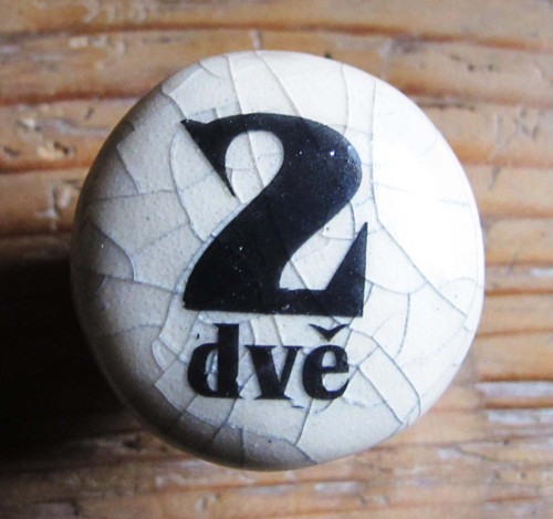 Keramický úchyt č. 2 ze série Numbers — foto 1