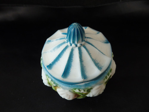 Porcelánová dóza