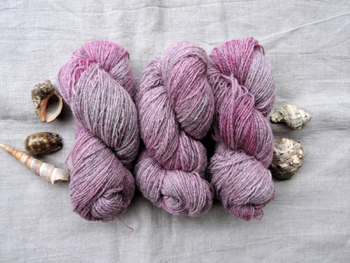 Lila-rustikální ručně barvená 100% merino vlna