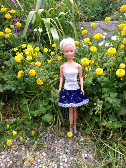 Letní šaty Folk pro Barbii — foto 1