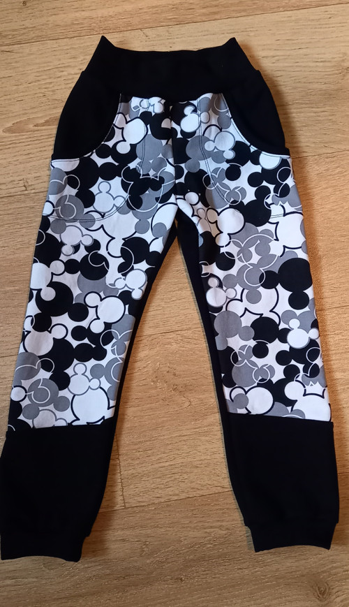 Mickey tepláky vel.104