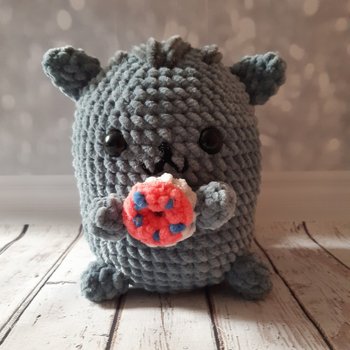 Kočka Pusheen s donutem - Háčkovaná hračka — foto 1