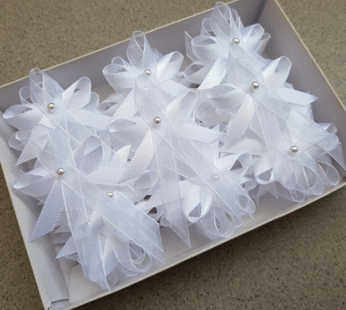 Vývazek s perličkou - bílá
