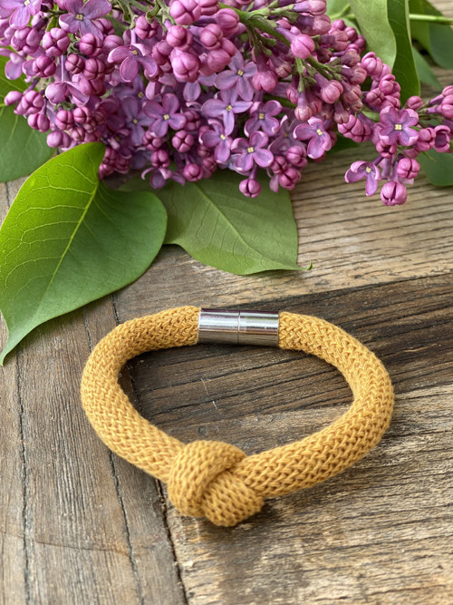 Šňůrový náramek “Macrame” mustard