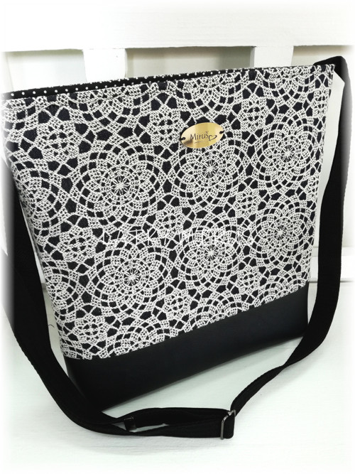 Crossbody kabelka - Krajka v černé