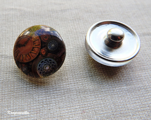 Skleněný kabošon hodiny na buttonu 18mm
