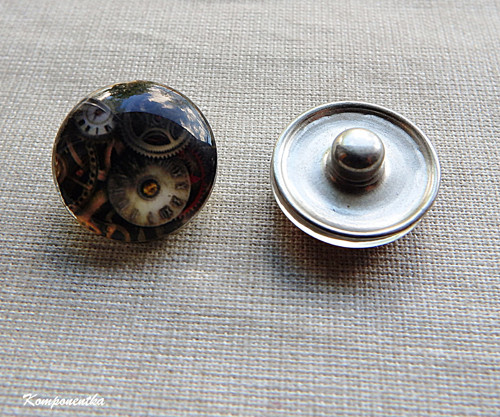 Skleněný kabošon hodiny na buttonu 18mm