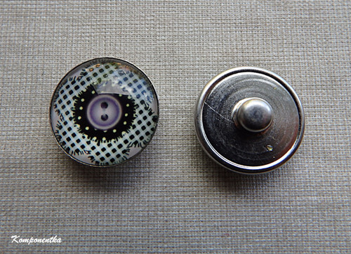 Skleněný kabošon s kytičkou na buttonu 18mm