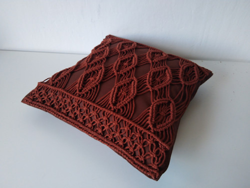 Macramé povlak na polštář, hnědorezavý