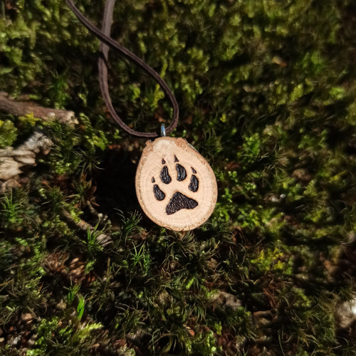 Náhrdelník s vlčí stopou
