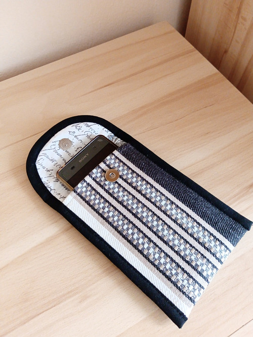 Obal na mobil- proužek — foto 1