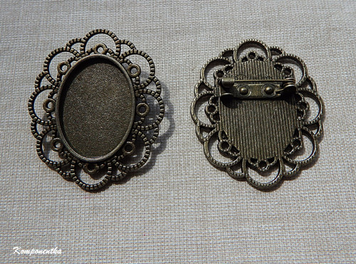 Špendlík s lůžkem na kabochon 18 x 25mm 1kus