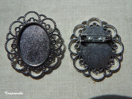 Špendlík s lůžkem na kabochon 18 x 25mm 1kus