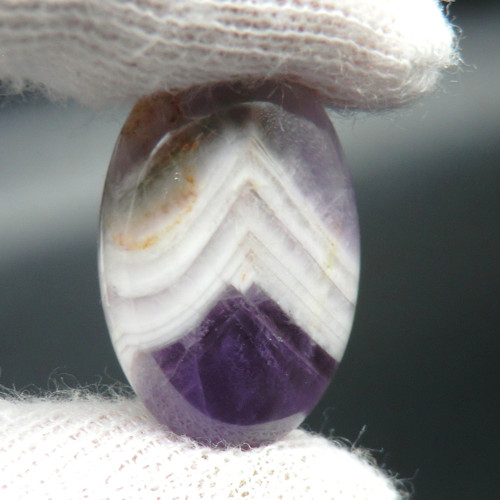 Ametyst kabošon 25 x 18 mm * Chevron B3