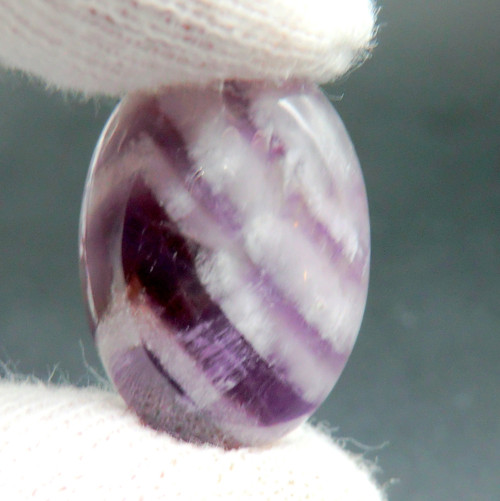 Ametyst kabošon 25 x 18 mm * Chevron B7