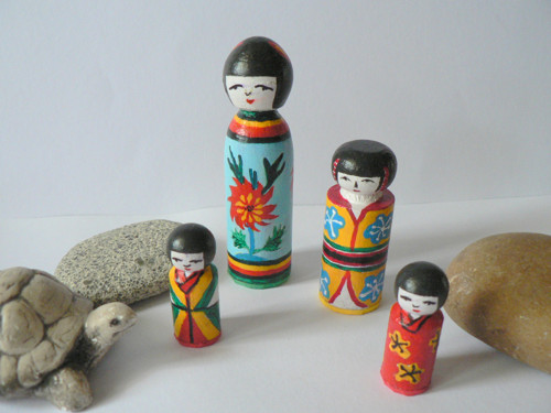 KOKESHI rodinka - dřevěná dekorace