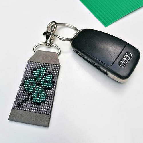 Four Leaf Clover-Leather Beaded Keychain — foto 1