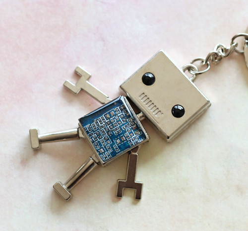 Robot - klíčenka — foto 1