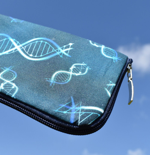 Obal na iPhone "Šroubovice DNA" — foto 1