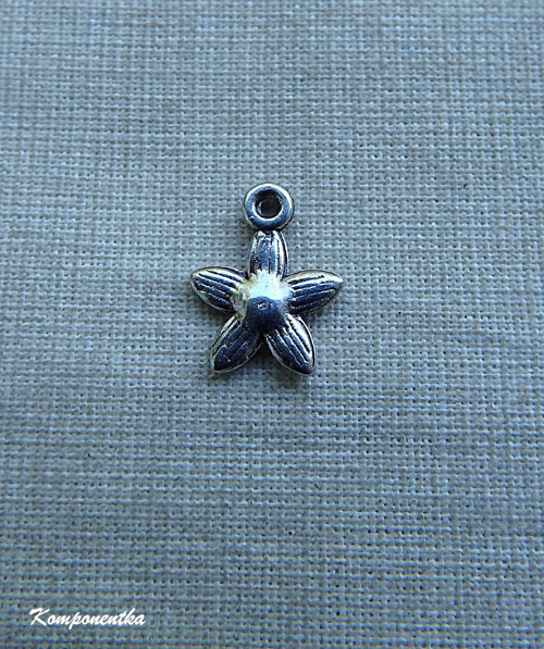 Kovový přívěsek KYTIČKA 12x10mm 1kus
